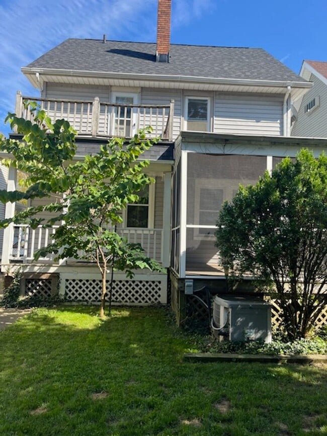 Building Photo - Charming 3-Bedroom Home in the Heart of Cl...