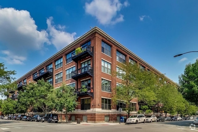 Building Photo - 1040 W Adams St