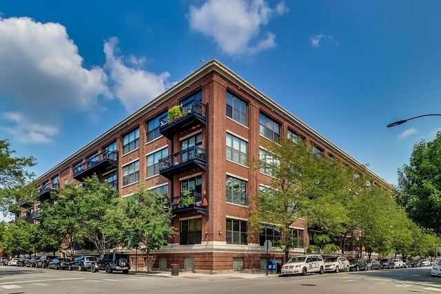 Building Photo - 1040 W Adams St