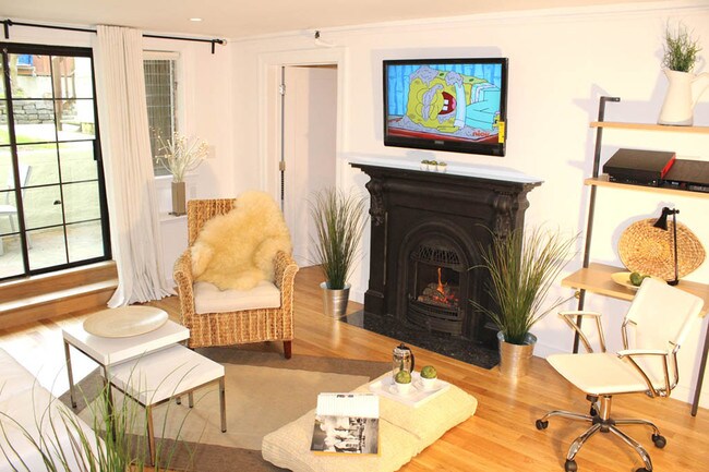 Building Photo - 821 Ashbury St