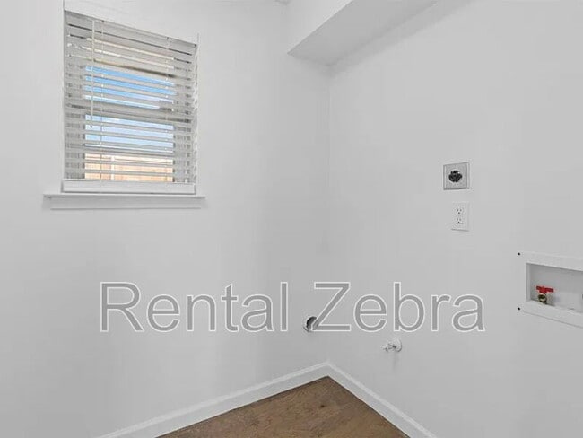 Building Photo - 3212 Altman Dr