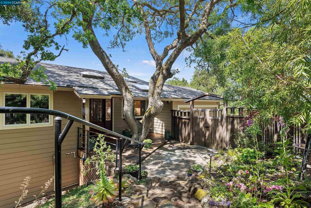 Foto principal - 3346 Woodview Ct