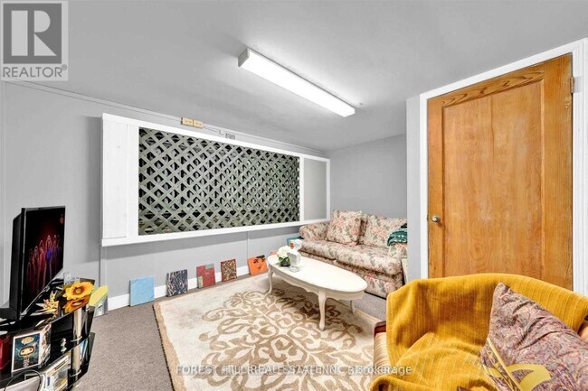 Photo du bâtiment - 996 Bayview Ave