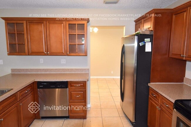 Building Photo - 2634 Yarmouth Dr