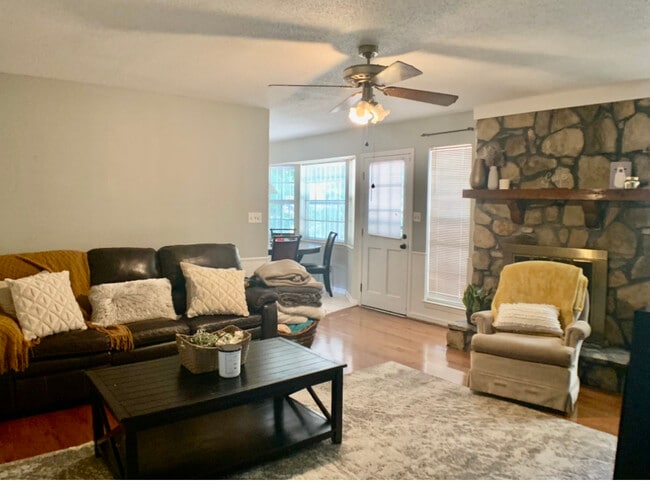 Building Photo - 720 Cedar Cone Cir