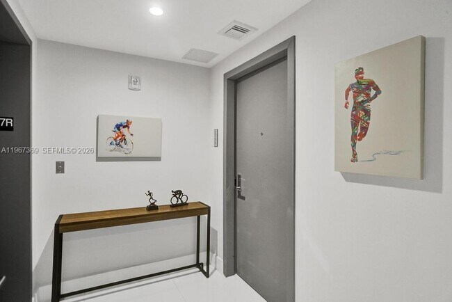 Foto del edificio - 488 NE 18th St