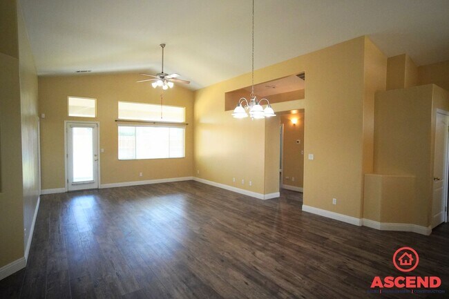 Foto del edificio - Charming Home in Campus Park!