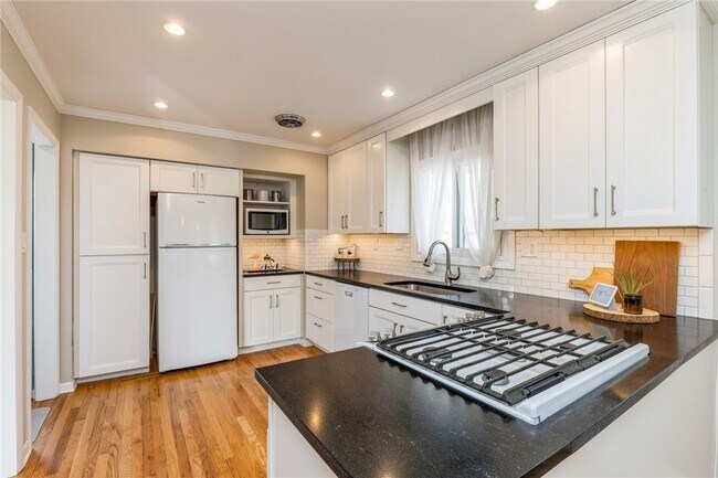 Foto del edificio - 2208 Hillside Ave