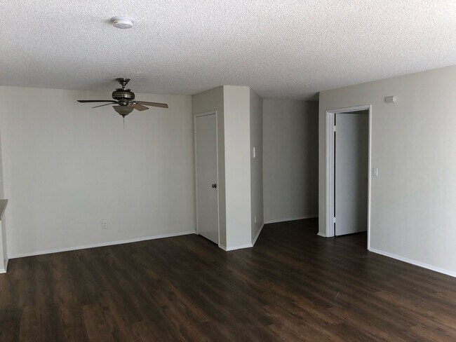 Foto del edificio - 6400 Kraft Ave