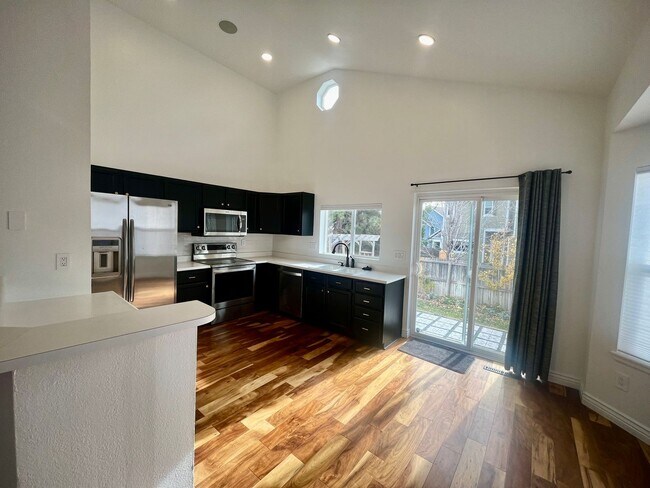 Building Photo - Beautifully Renovated 4-Bedroom Home in Ca...