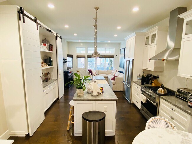 Foto del edificio - Modern 3 Bed 3 Bath Townhouse Near Downtown Campbell