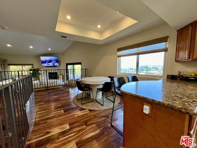 Foto del edificio - 5302 Medina Rd