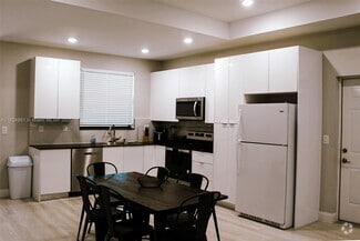 Building Photo - 622 Windermere Dr