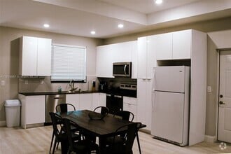 Building Photo - 622 Windermere Dr