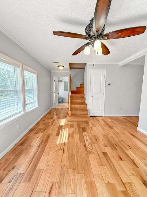 Building Photo - 303 Knapp St