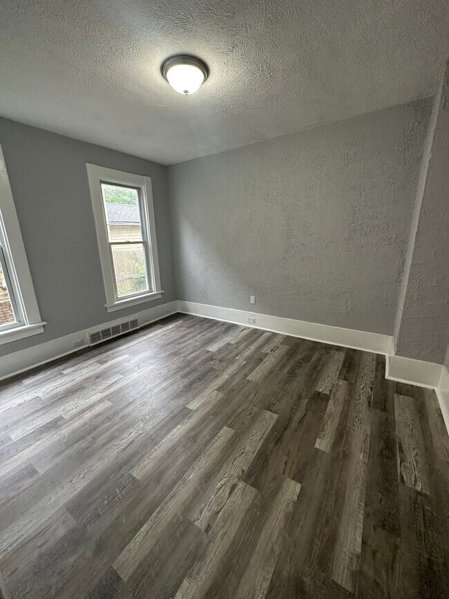 Foto del edificio - South Collinwood 7 Bed Single