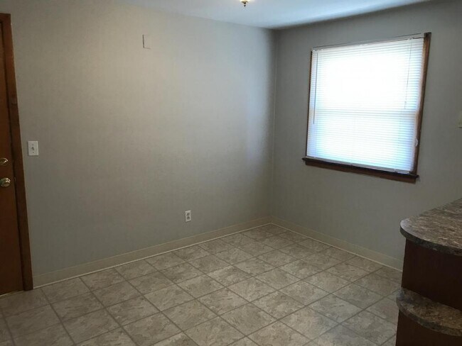 Foto del edificio - 23253 Ivan Avenue #Up