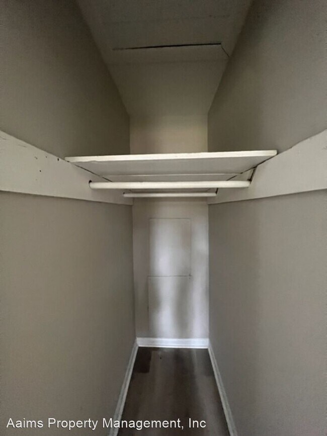 Foto del edificio - 1 br, 1 bath House - 4941-B Fieldcrest Drive