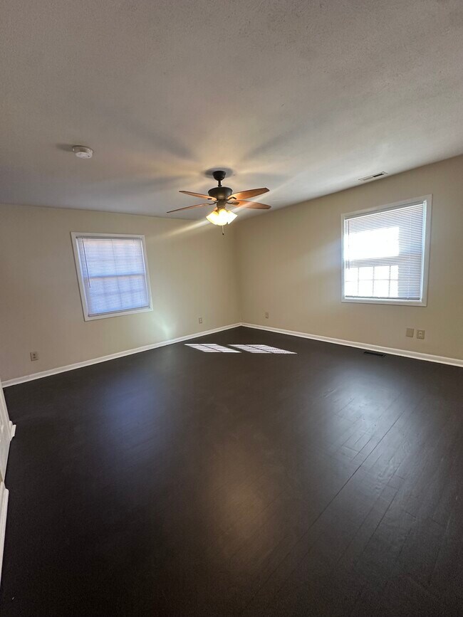 Building Photo - 330 Milburn Dr