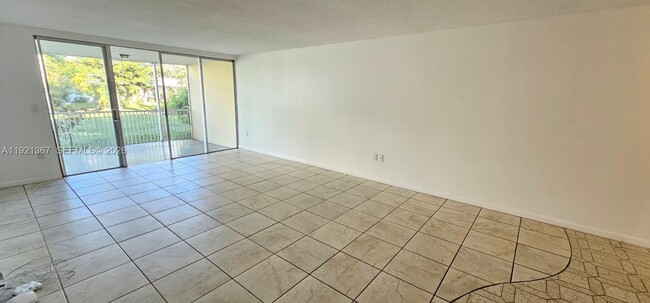 Foto del edificio - 1670 NE 191st St