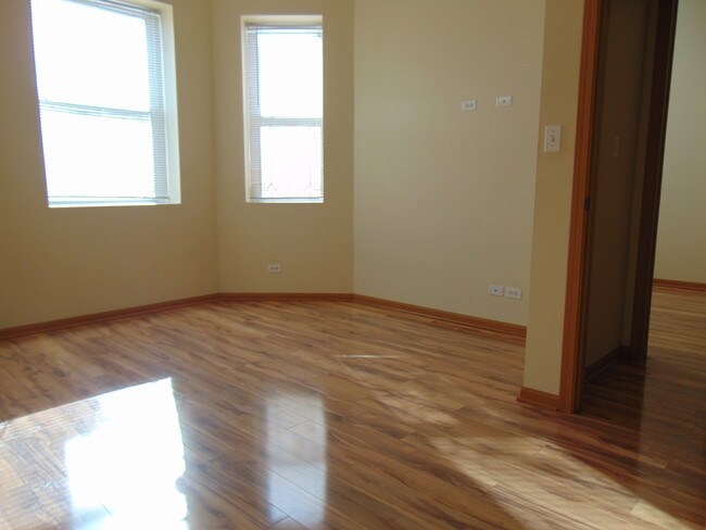 Foto del edificio - 4108 W Cermak Rd