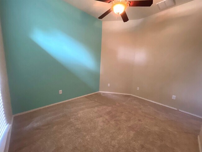 Building Photo - 20130 Breezy Oak Ct