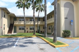 Building Photo - Chateaux Apartments