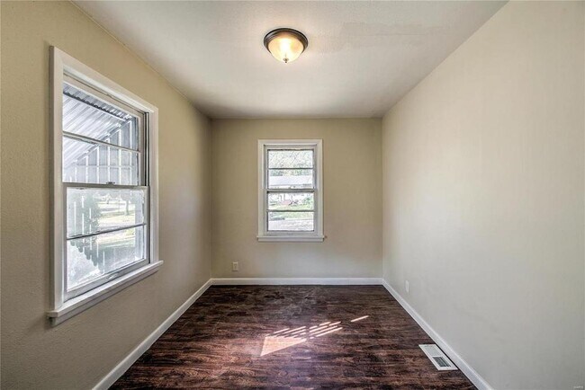 Building Photo - 4016 Jenny Dr