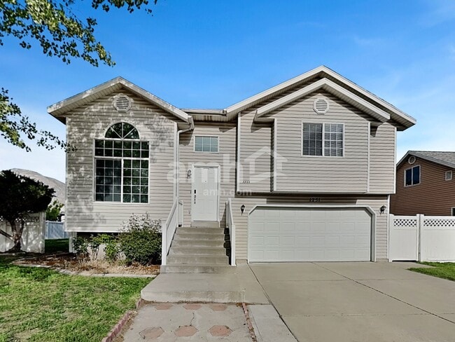 Building Photo - 1251 S 820 W