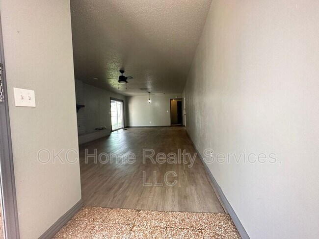 Building Photo - 3606 Willow Springs Dr
