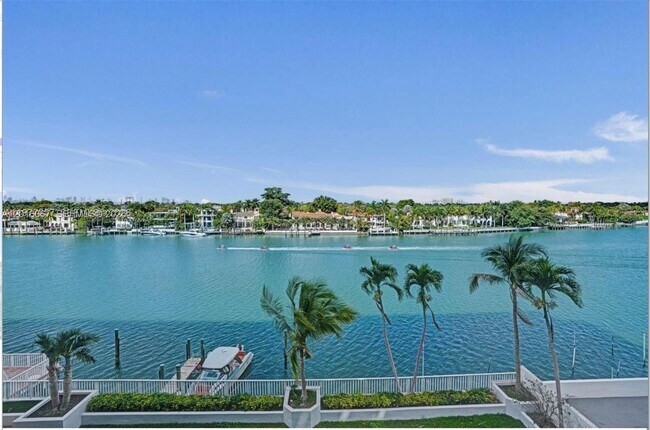 Foto del edificio - 5700 Collins Ave