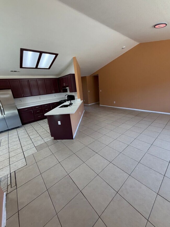 Foto del edificio - Available Now! Move-In Ready