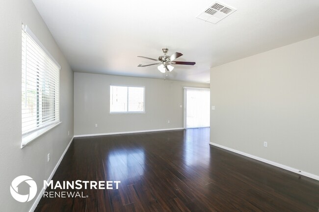 Building Photo - 2052 Houdini St