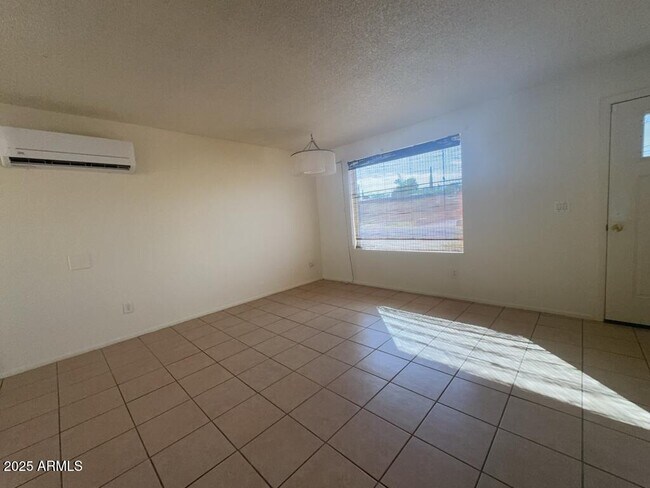 Foto del edificio - 5030 E Evergreen Dr