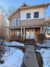 Building Photo - 62 Putnam St