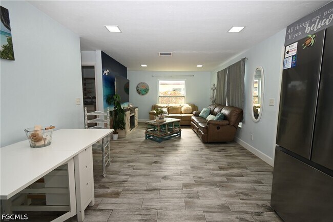 Foto del edificio - 206 Cape Coral Pkwy W