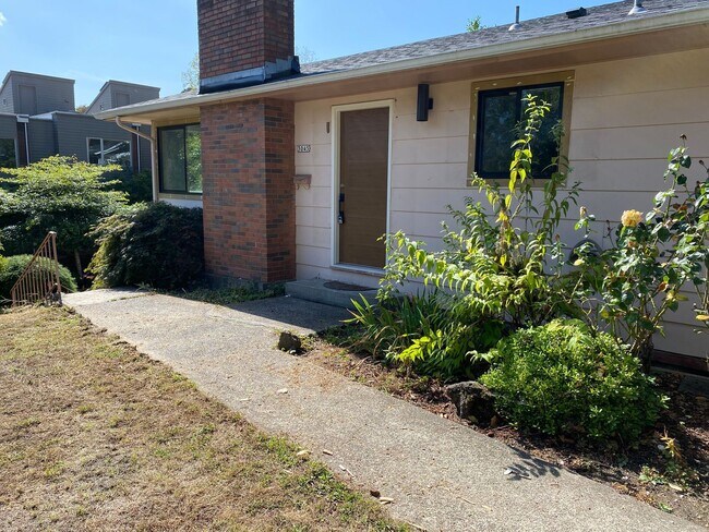Building Photo - 3043-3045-3045 SW Dolph Ct