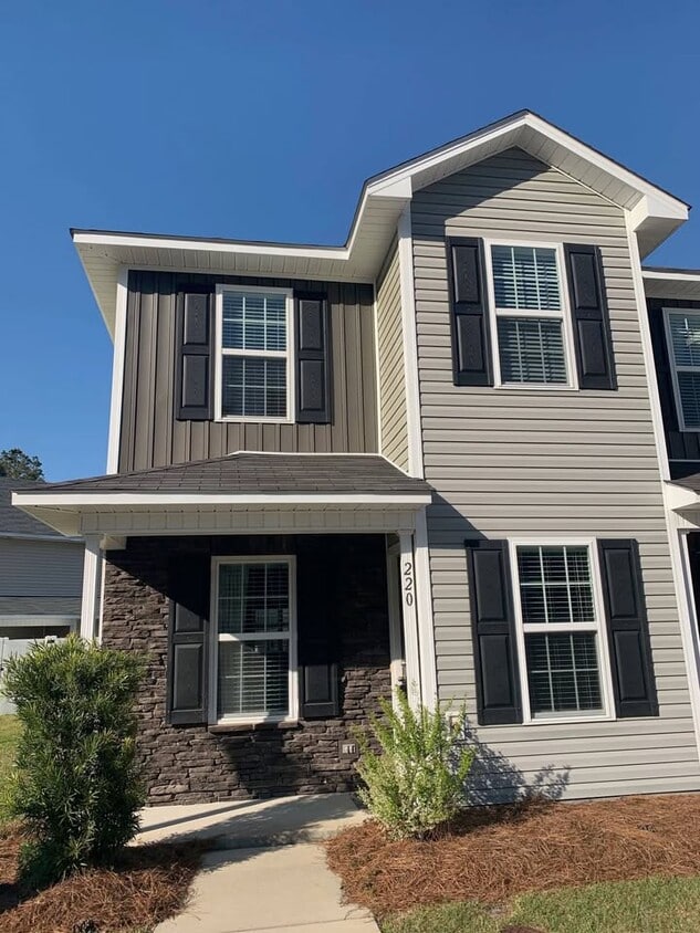 Foto principal - 220 Grove Ln