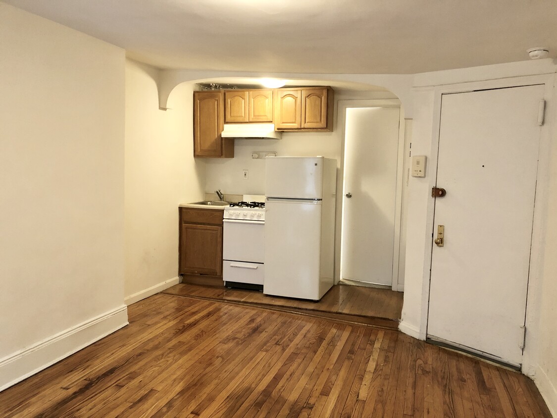 Primary Photo - 200 Allen St