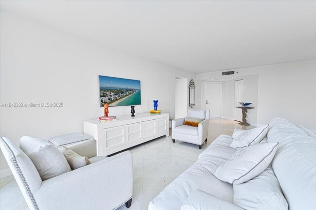 Building Photo - 3500 Mystic Pointe Dr