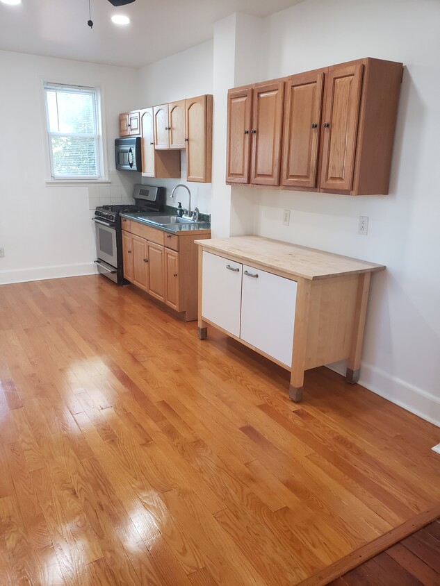 KITCHEN - 5523 Pulaski Ave