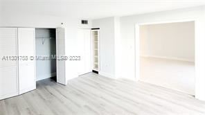 Building Photo - 3 br, 2 bath Condo - Winston Towers