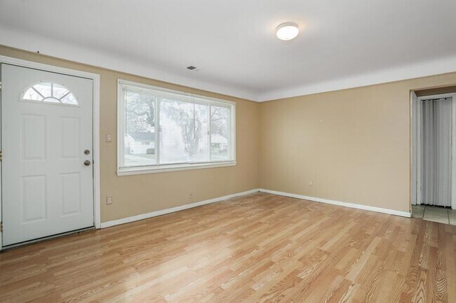 Building Photo - 22290 Eastwood Ave