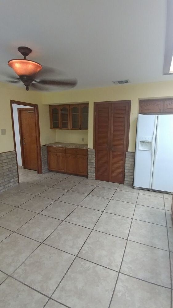 Building Photo - 14907 Sylvan Woods