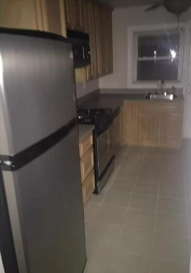 Building Photo - 3 Bedroom 2.5 SemiDetached Home