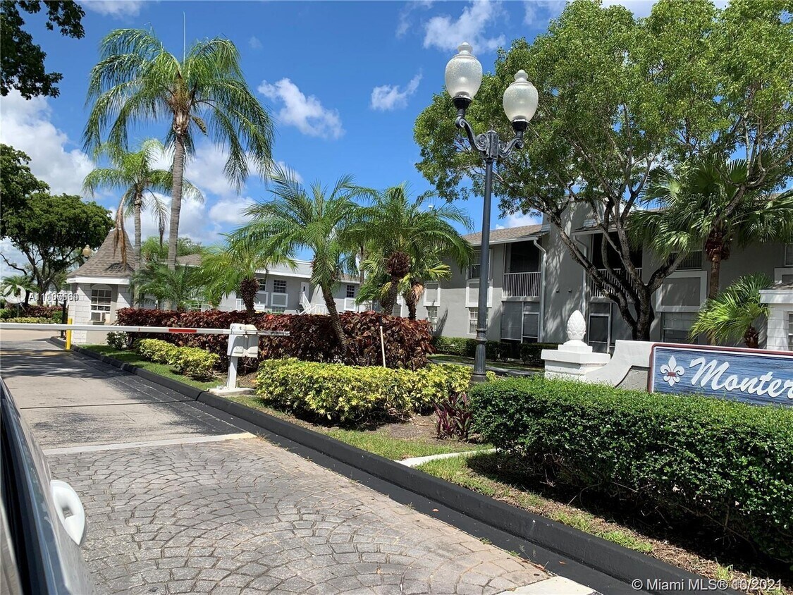 Building Photo - 438 NE 210th Cir Terrace