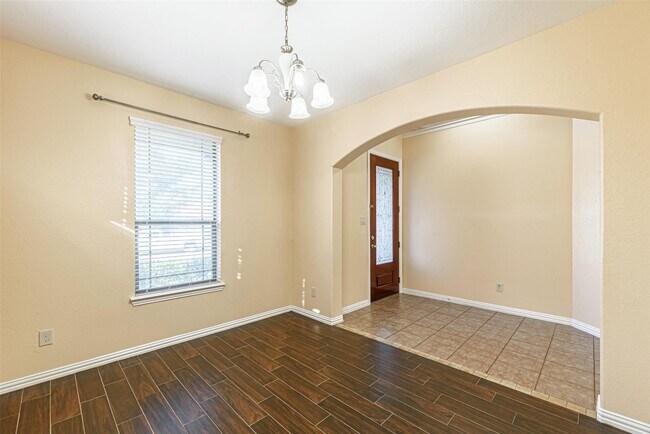 Foto del edificio - 9919 Kendahlwood Ln