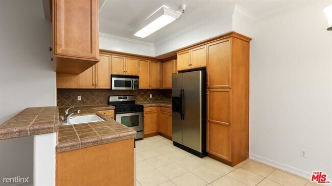 Foto del edificio - 2335-2335 S Bentley Ave