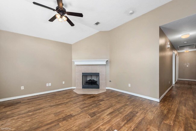 Foto del edificio - 4 br, 2 bath House - 815 Pasler St 815 Pasler