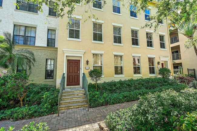 Foto del edificio - 696 Fern St